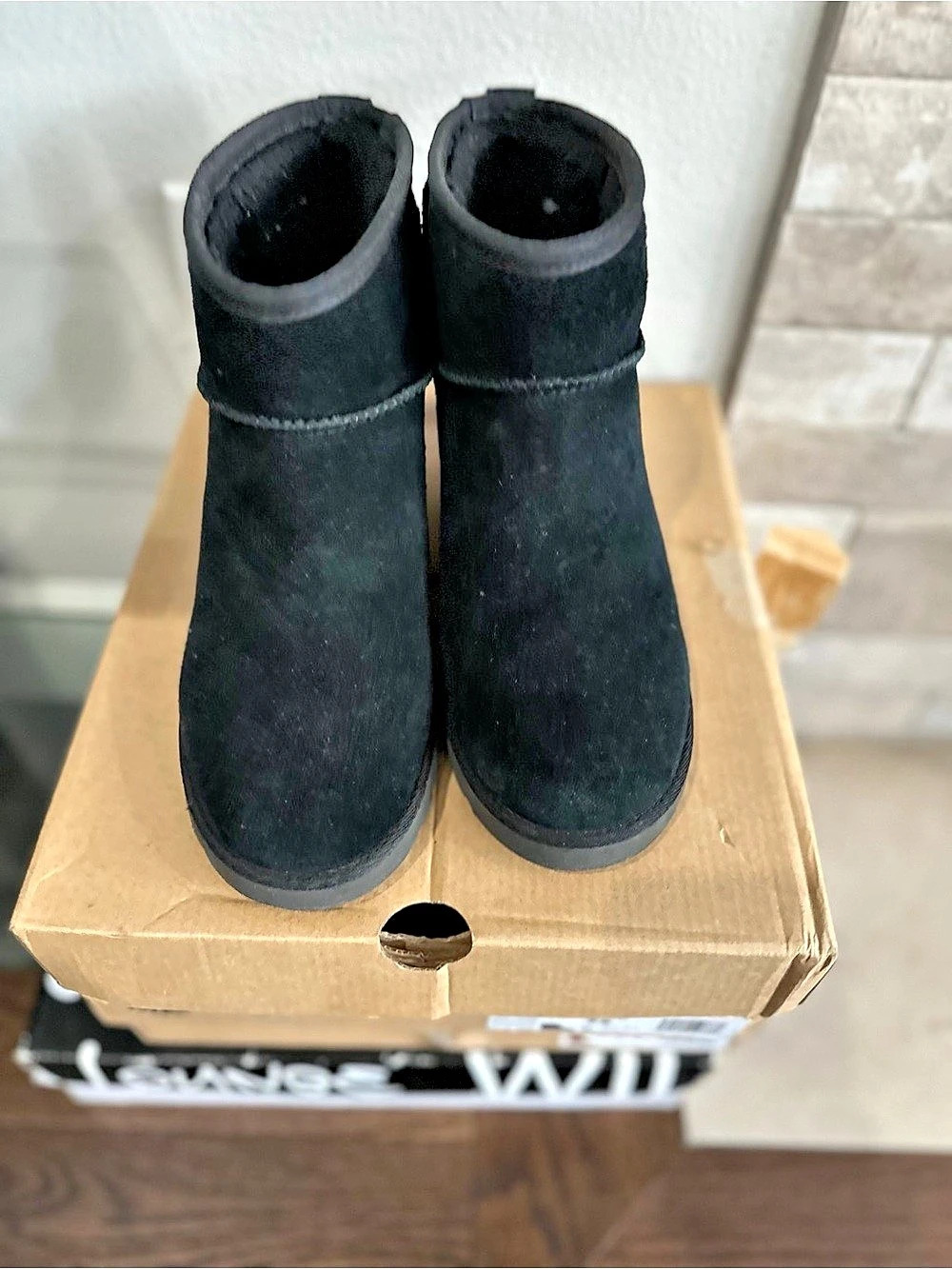 UGG Classic Femme Mini Black Boots US 7.5